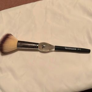 It cosmetics no. 4 brush the French boutique brush.